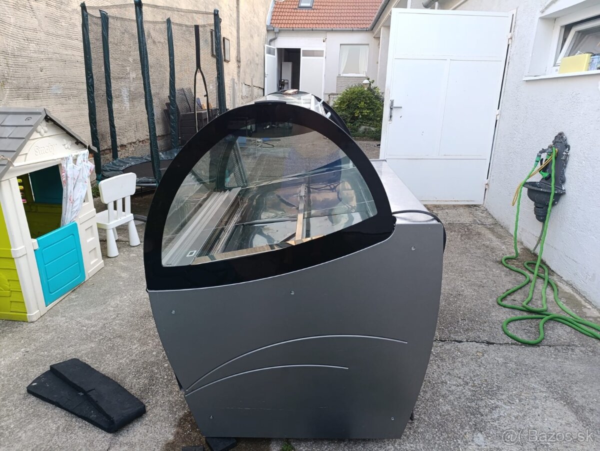 Zmrzlinová vitrína - 3