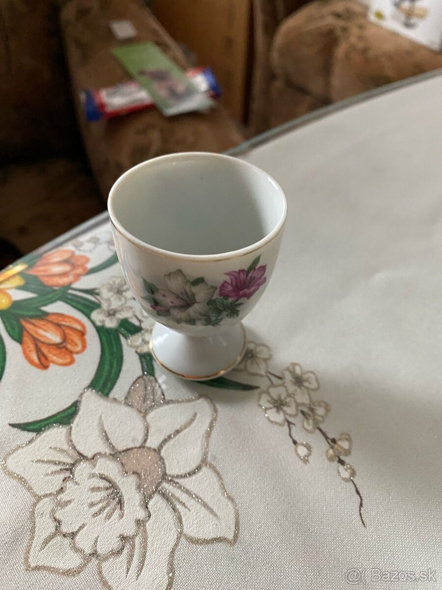 Držiaky na vajíčka + solnička a korenička - 3