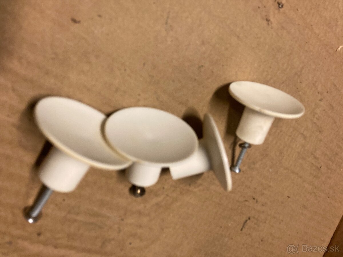 Nabytkove panty a uchyty - 3