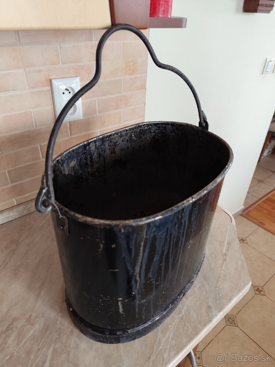 Staré kovové vedro - 3
