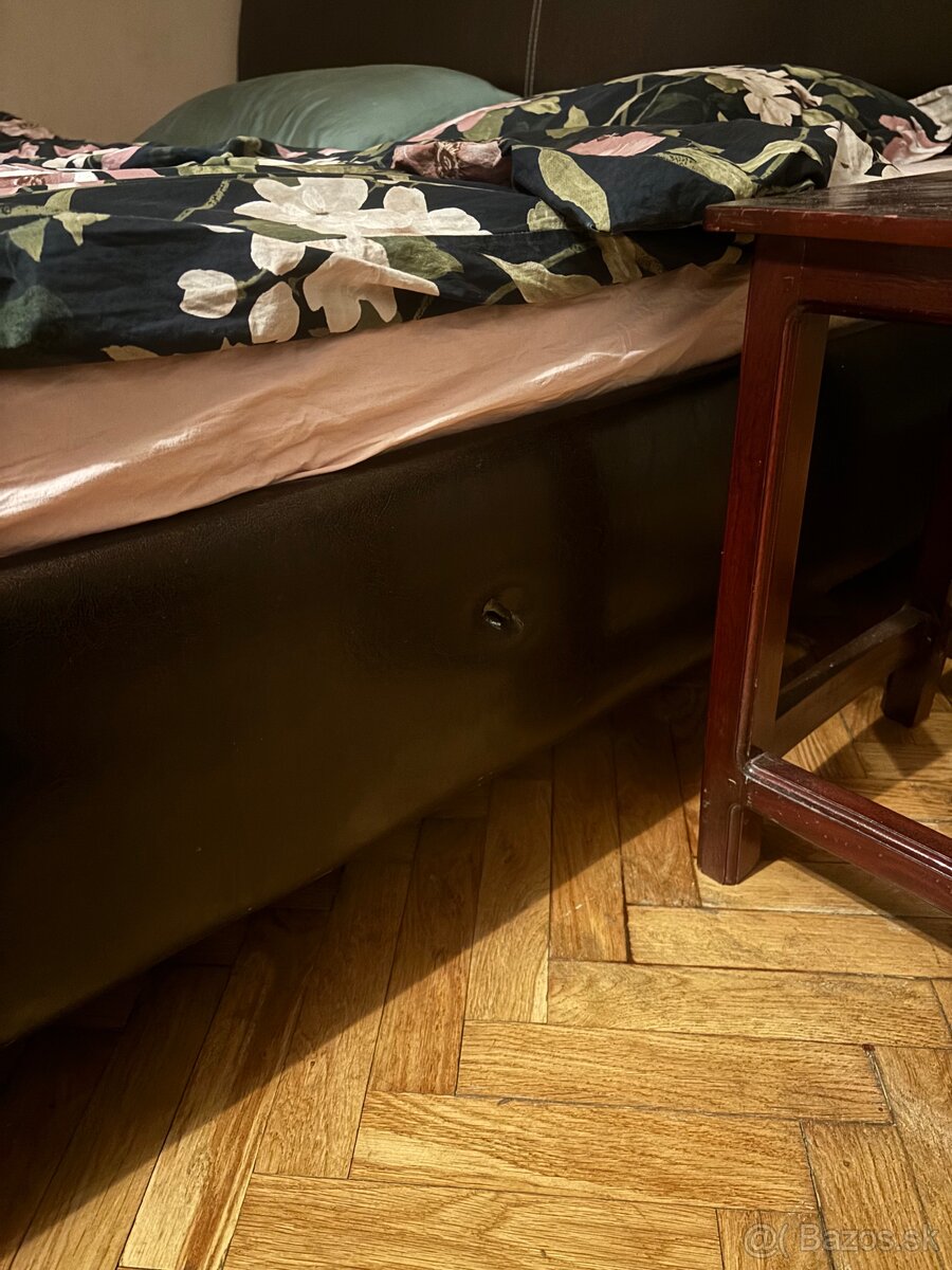 Čalúnená manželská posteľ - 3