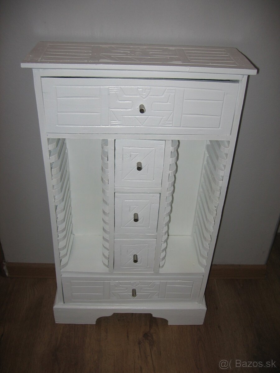 Komoda - 3