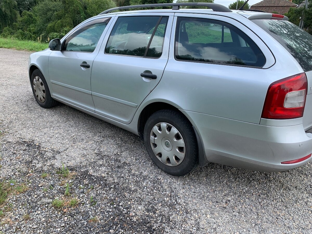 Rozpredám Octavia 2 facelift - 3