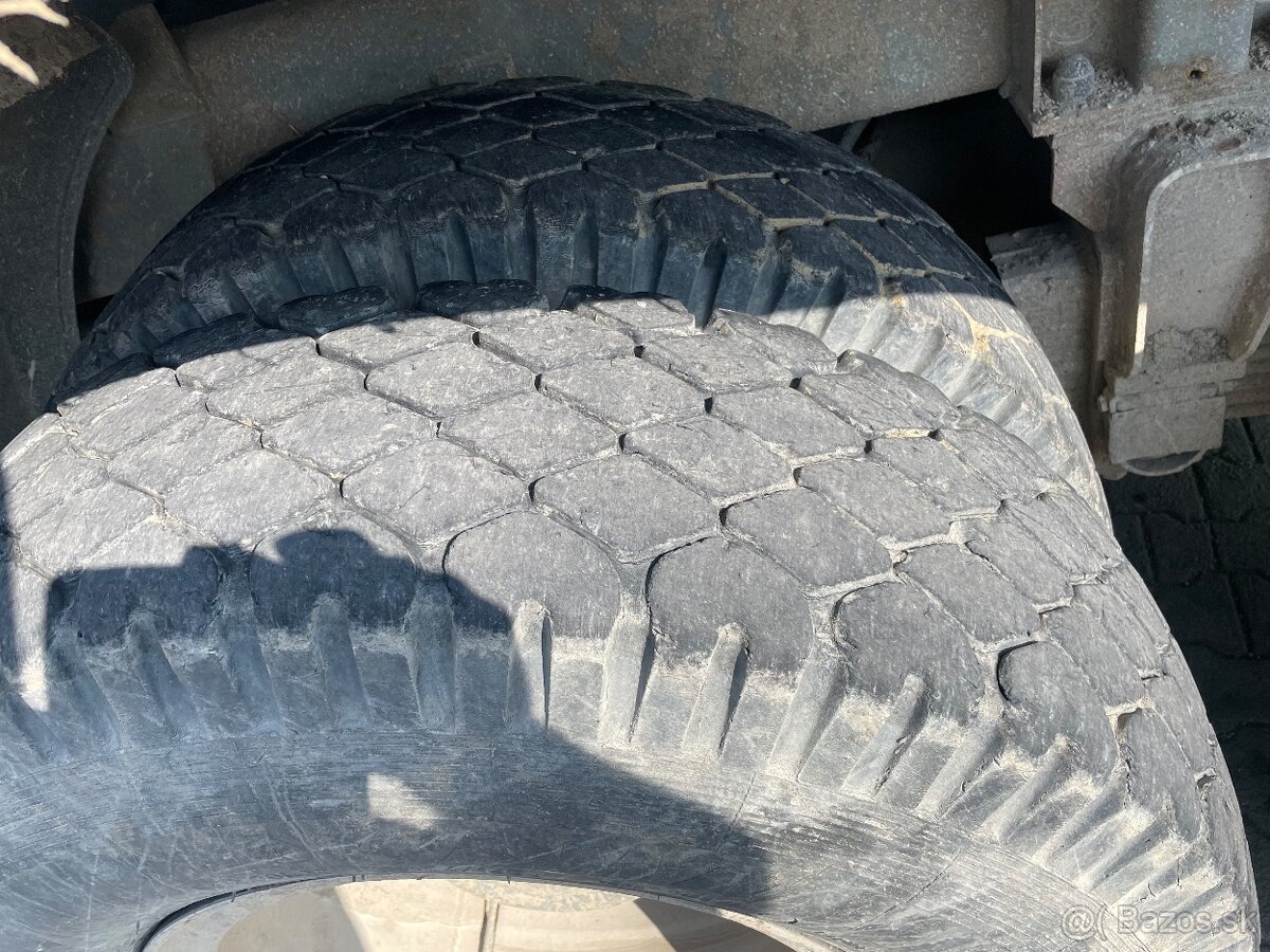 12R20 pneumatiky komplet obuté aj s diskami - 3