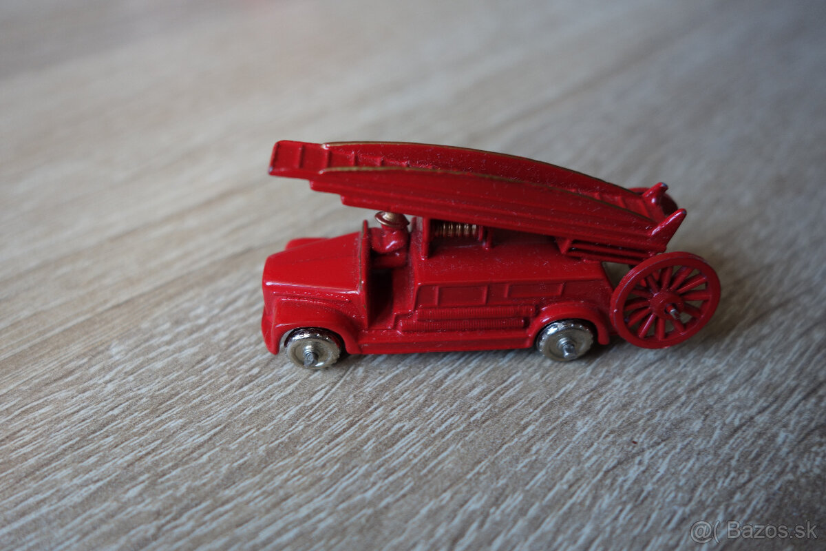 Kovový model hasičov Matchbox No. 9 Dennis Fire Engine - 3