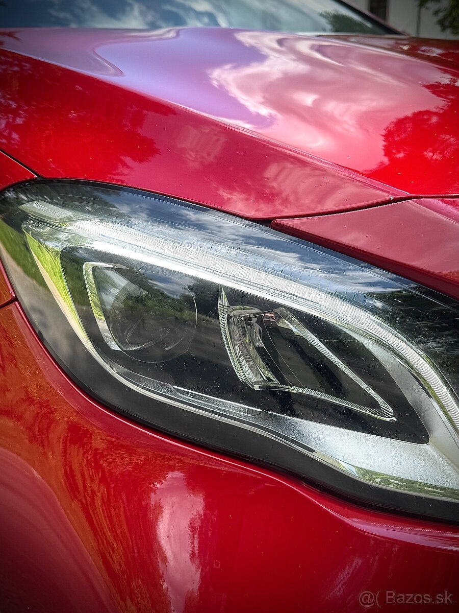 MERCEDES-BENZ GLA 180d - 3