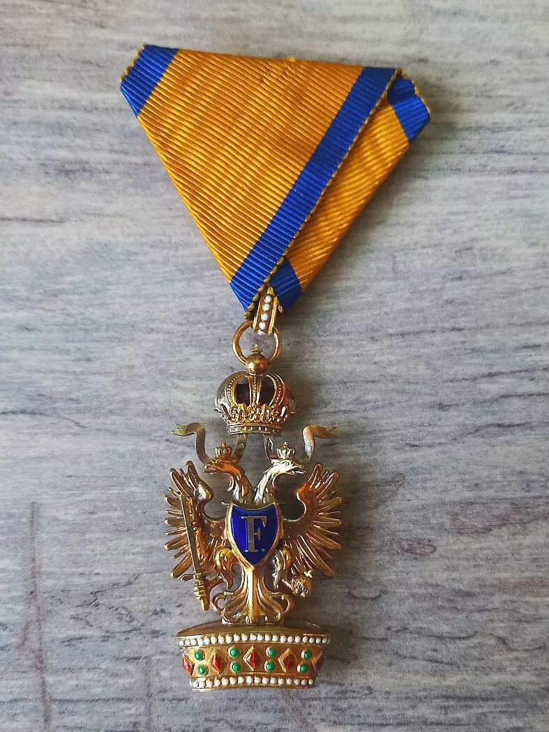 Rakúska ŽELEZNÁ KORUNA III. triedy v zlatej medaile Rakúska - 3