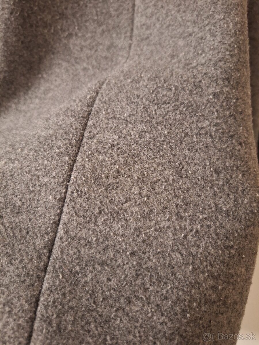 Sivý kabát - 3