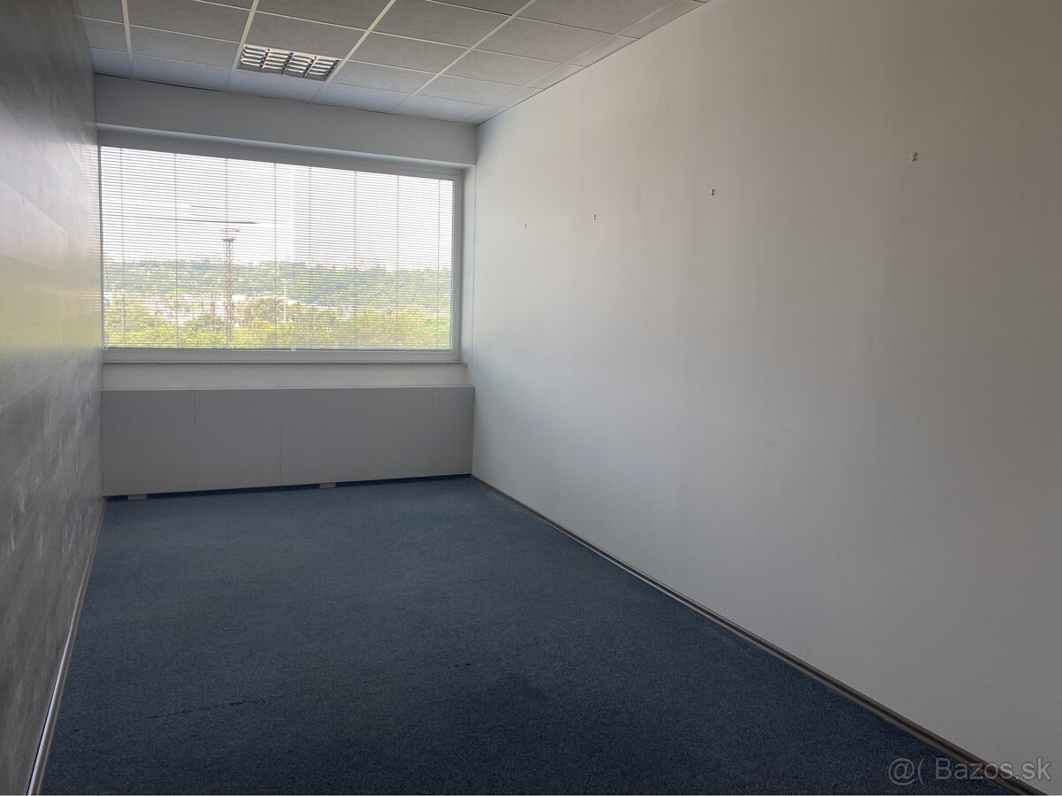 Kompaktná kancelária - 18 m2 v centre mesta - pri Auparku - 3