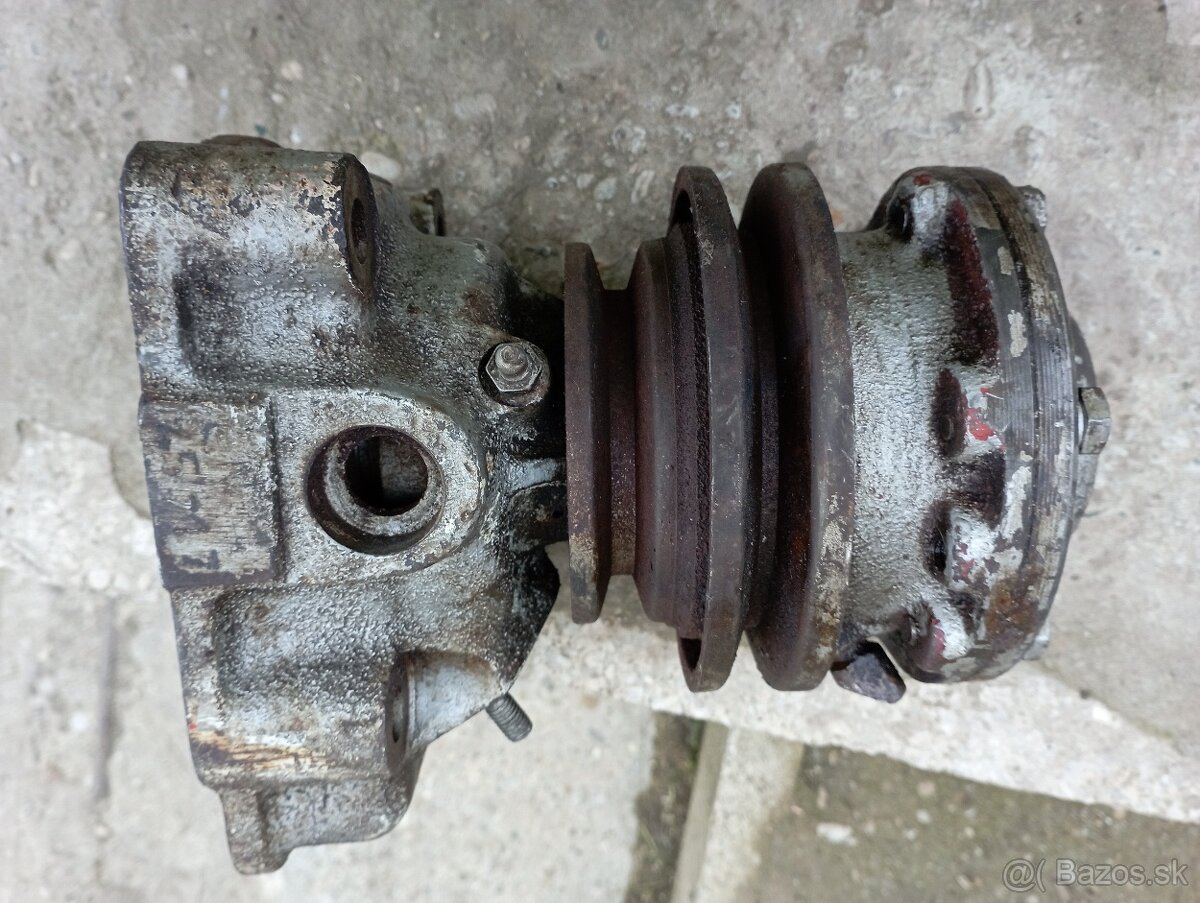 Vodná pumpa traktor Rumun UTB - 3