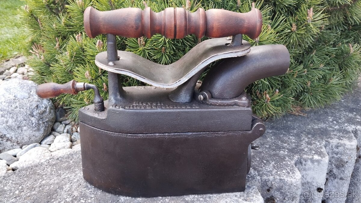 Obrovská komínová velmi stará sbírková žehlička D.R.G.M. - 3