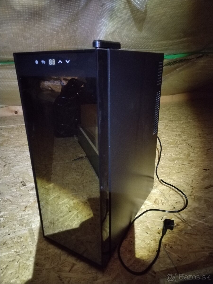 Vínotéka / Chladnicka GUZZANTI - 3