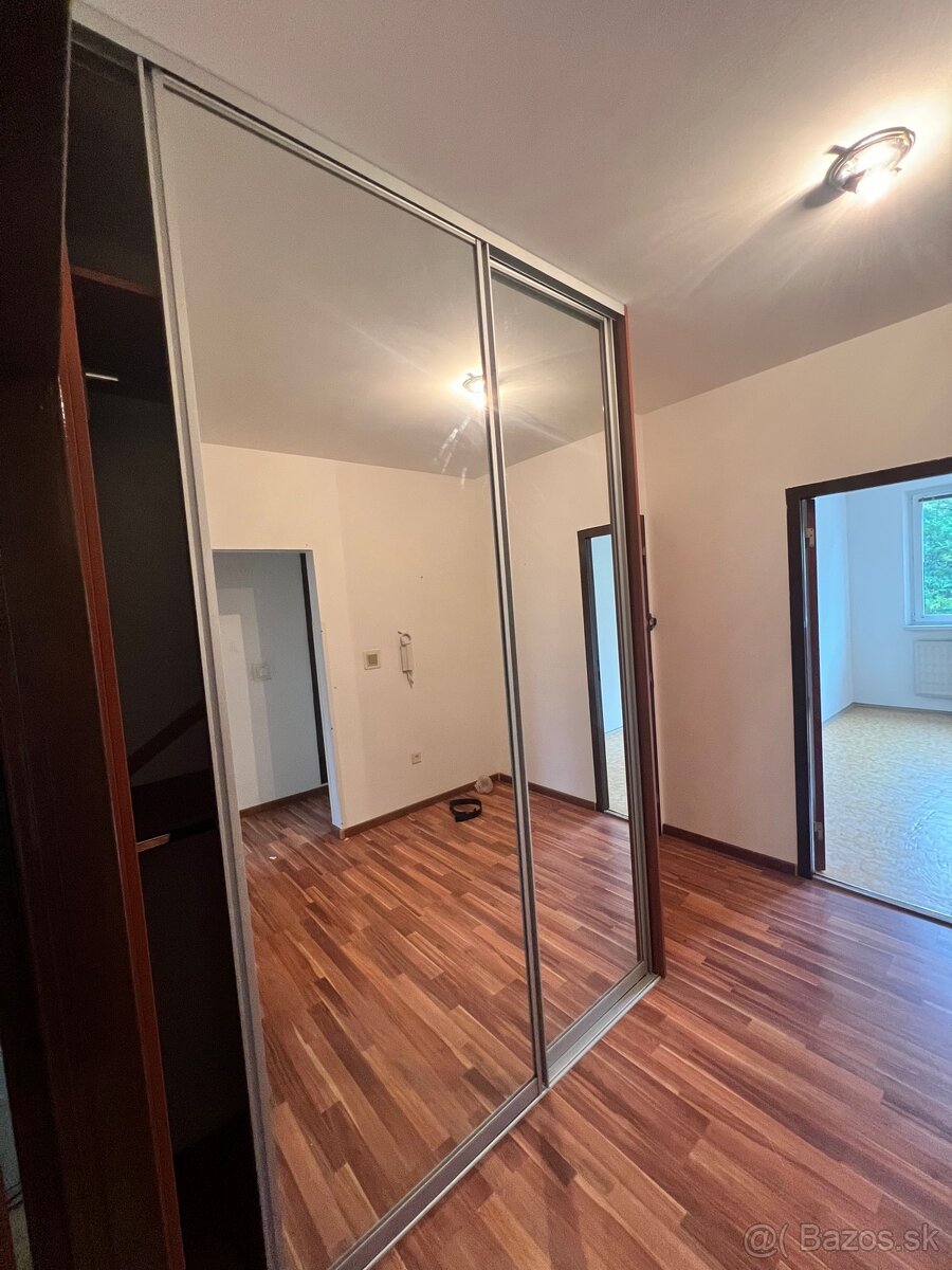 Vstavaná skriňa - 3