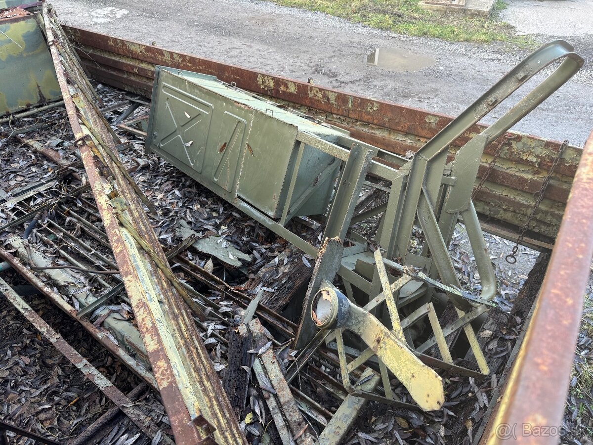 Skrinka s držiakom na Tatra 148 - 3