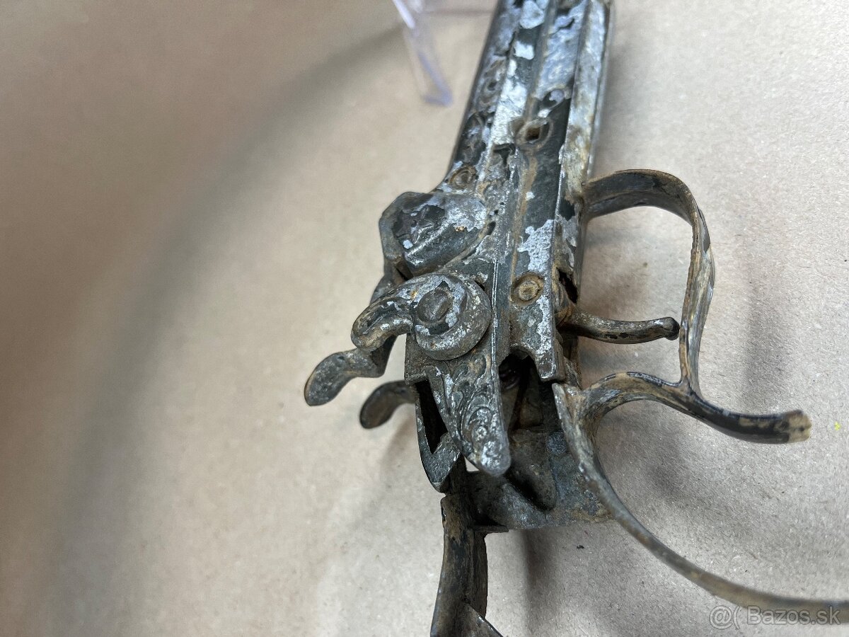 Kapslová stará pistol - 3