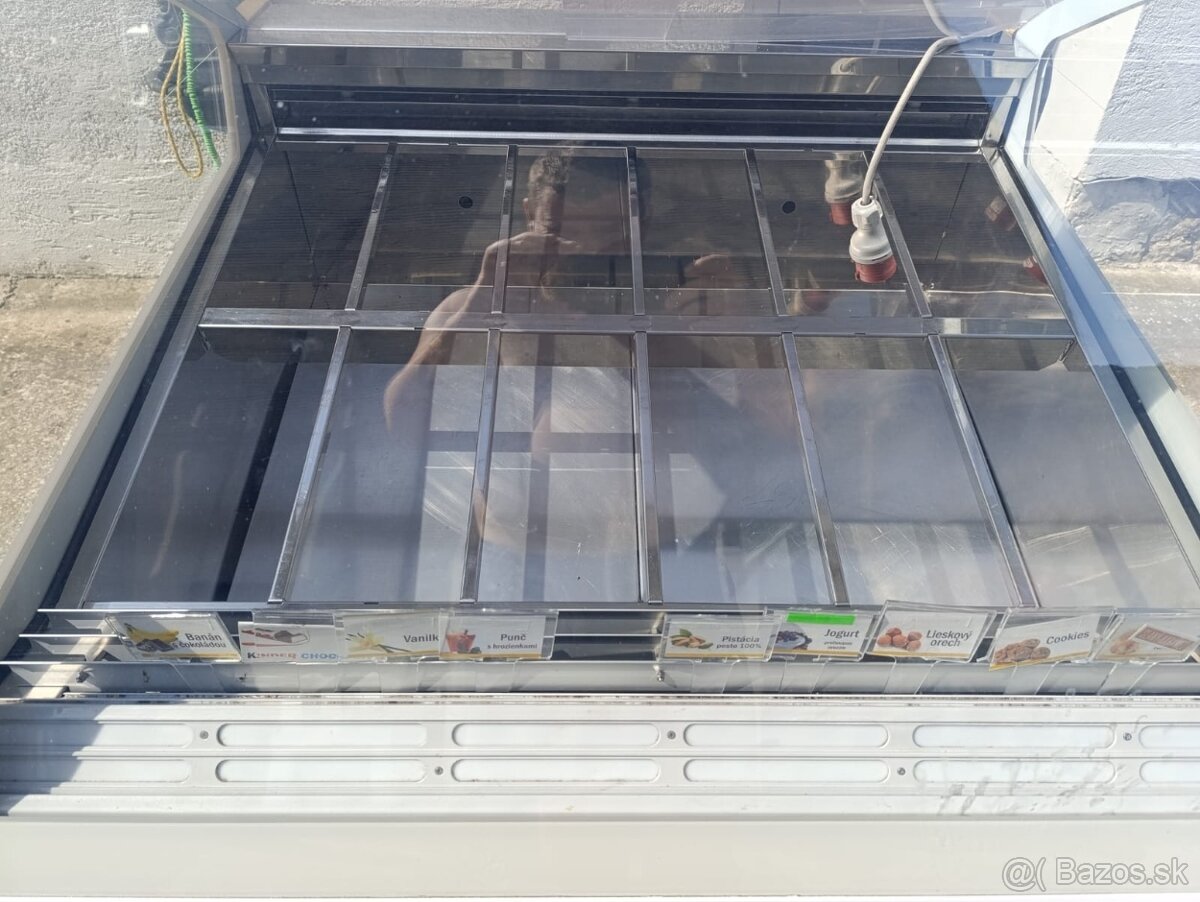 Zmrzlinová vitrína - 3