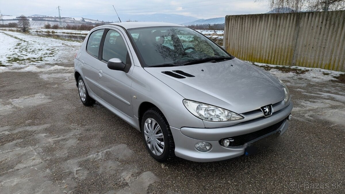 Peugeot 206 1.4 benzín hatchback r.v.2006 - 3