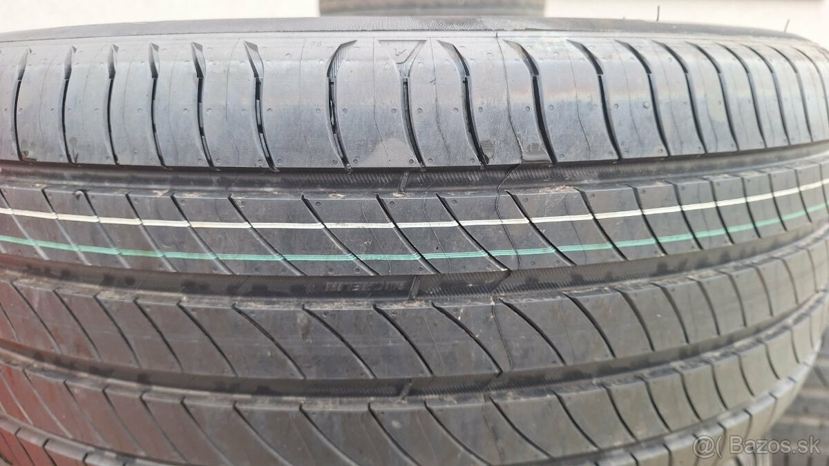 Michelin Primacy 4 235/50 R19 - 3