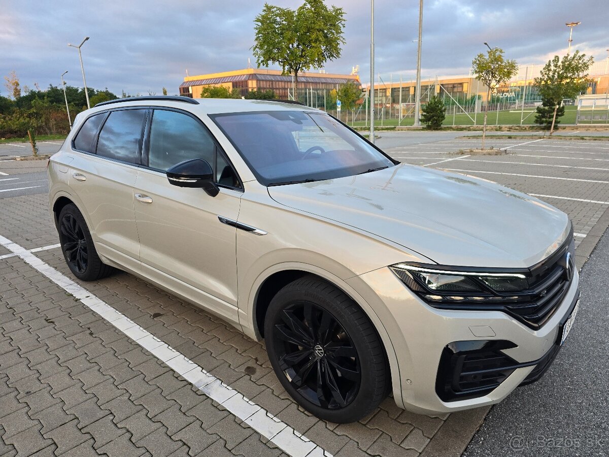 Volkswagen Touareg R-Line 3.0 tdi - 3