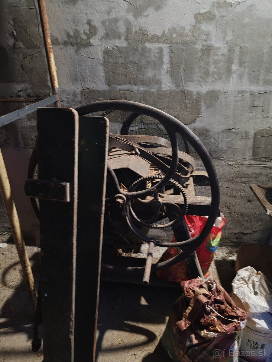 Rezačka na trávu, slamu sečkareň - 3