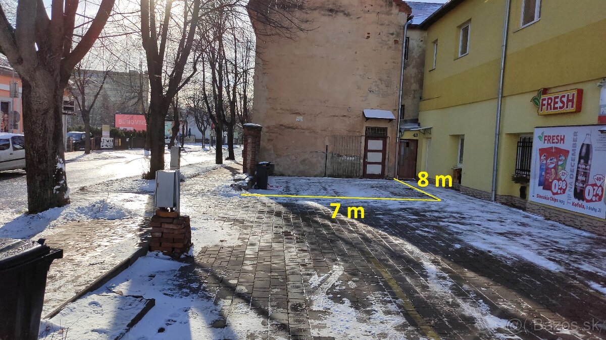 TOP - prenájom pozemku 7 x 8m pri AUTOBUSOVEJ stanici - 3