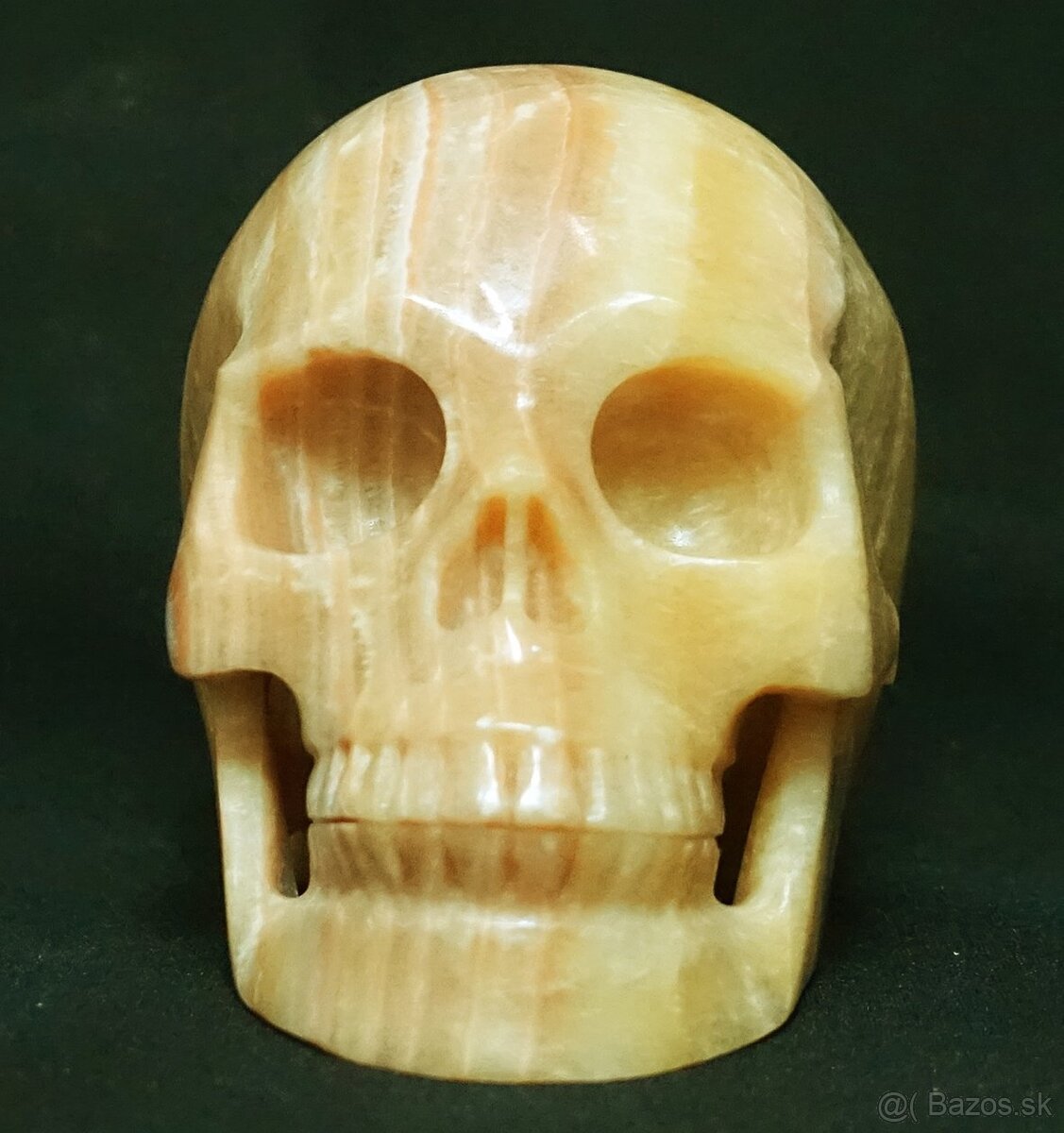 Vyrezávaná ľudská lebka z jaspisového krištáľu - 3