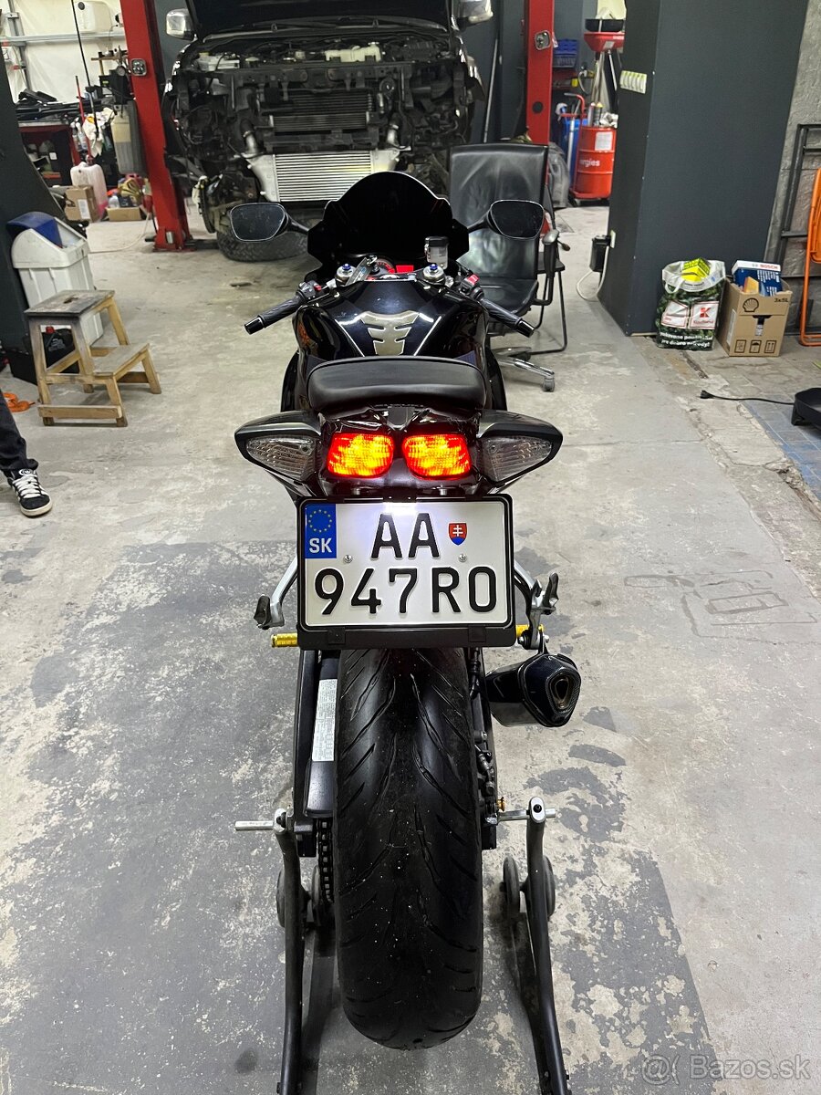 Suzuki gsxr 600 K9 - 3