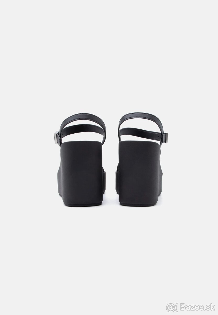 Calvin Klein Sandále na platforme - triple black - 3