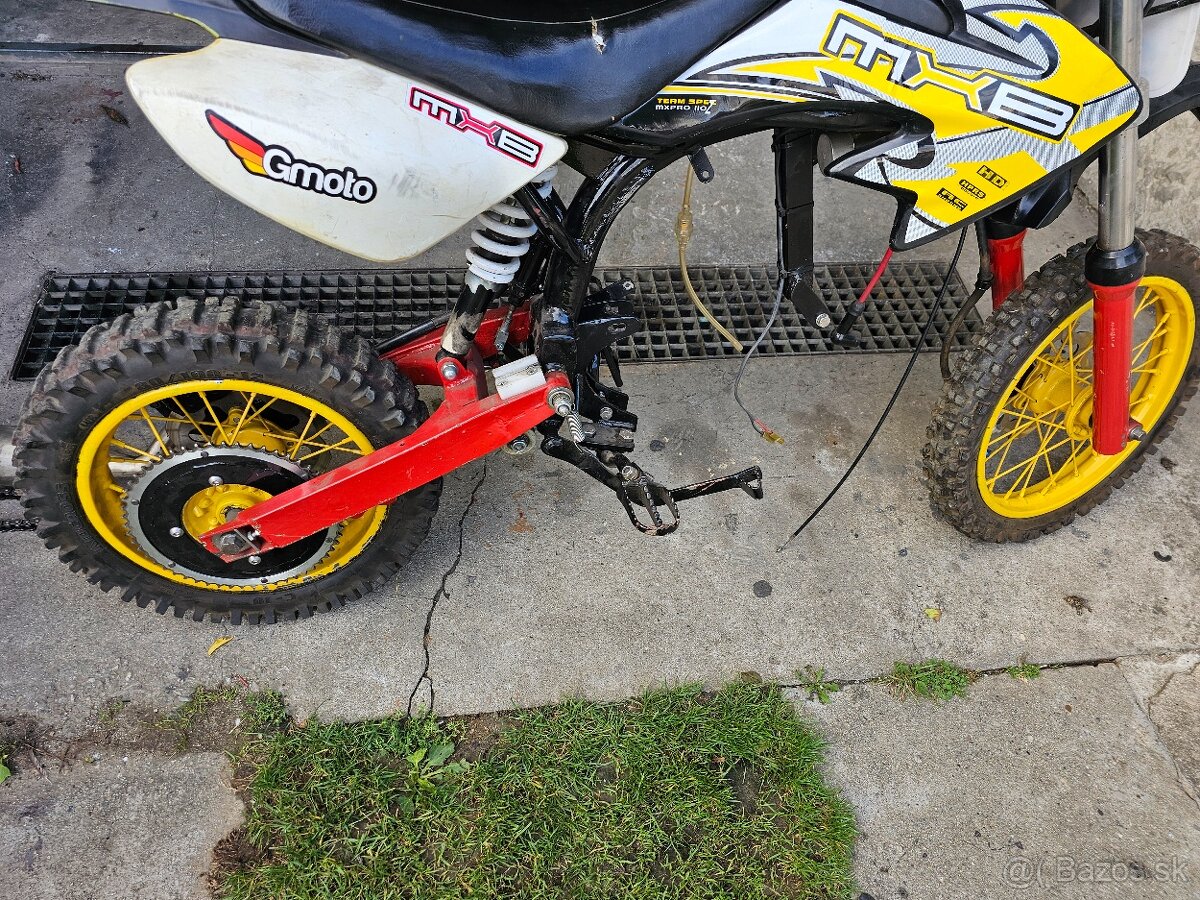 Pitbike kostra s držiakom na pionierový motor.