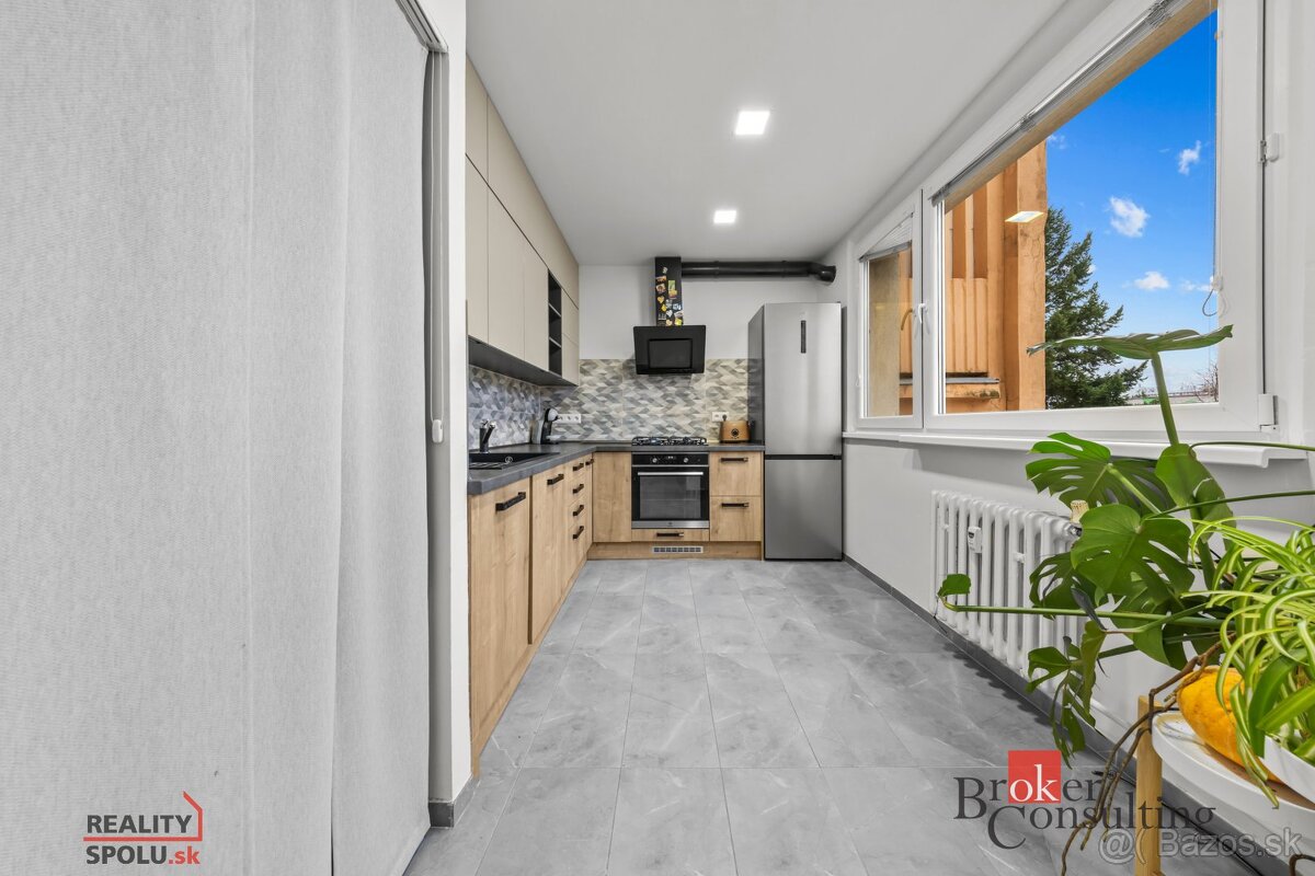 KOMPLETNE ZREKONŠTRUOVANÝ 4-IZBOVÝ BYT V RAČI – IHNEĎ VOĽNÝ - 3