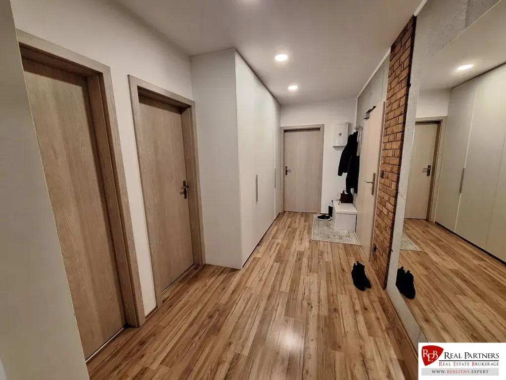 Prenájom 2-izb.byt s balkonom a garážou, Senec - 3