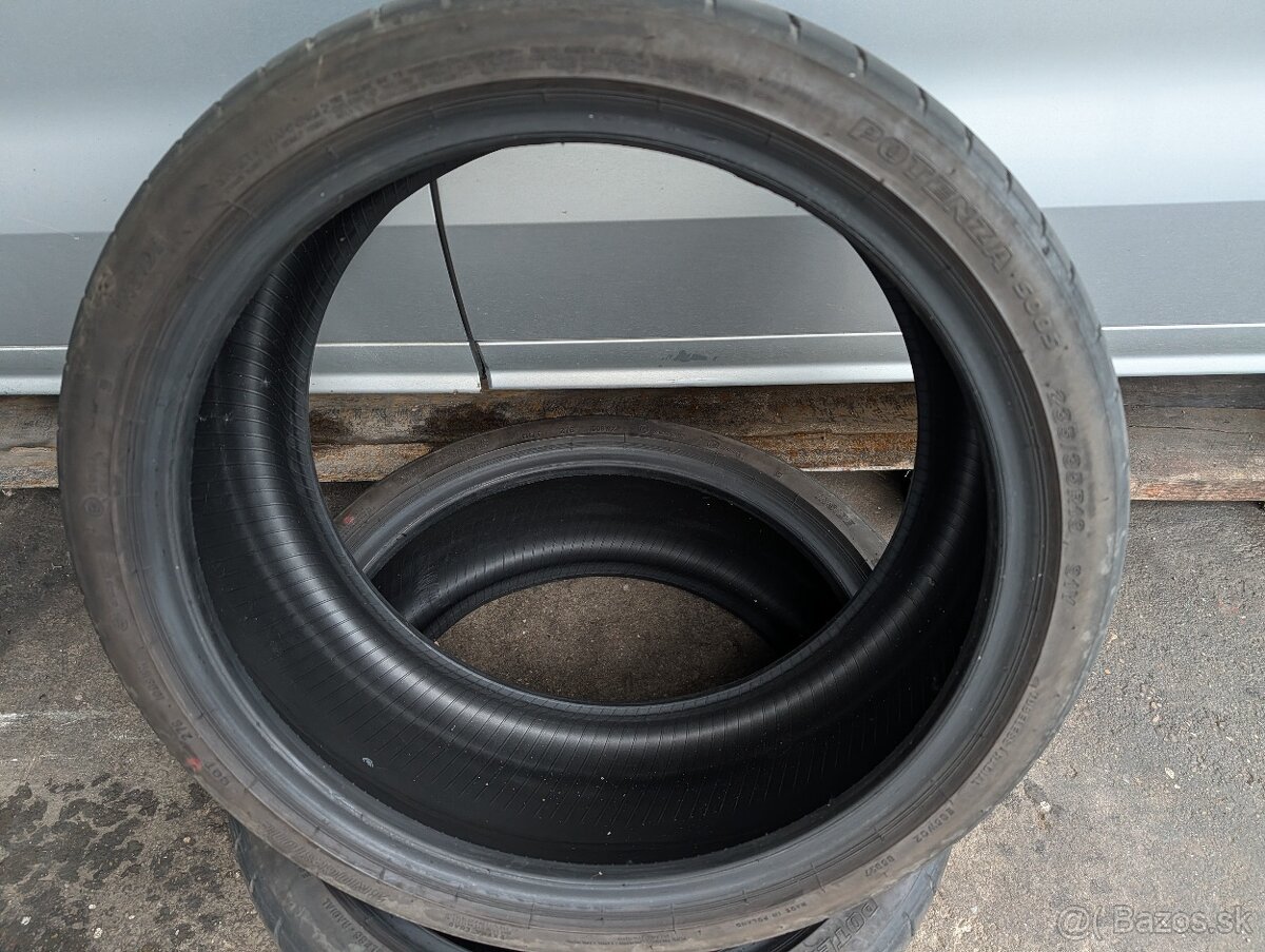 Bridgestone 235/35r19 - 3