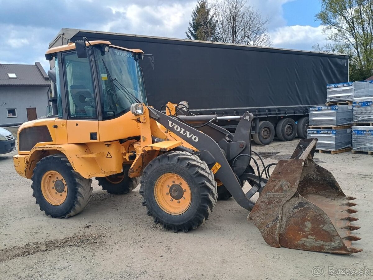 Nakladač Volvo L35G - 3