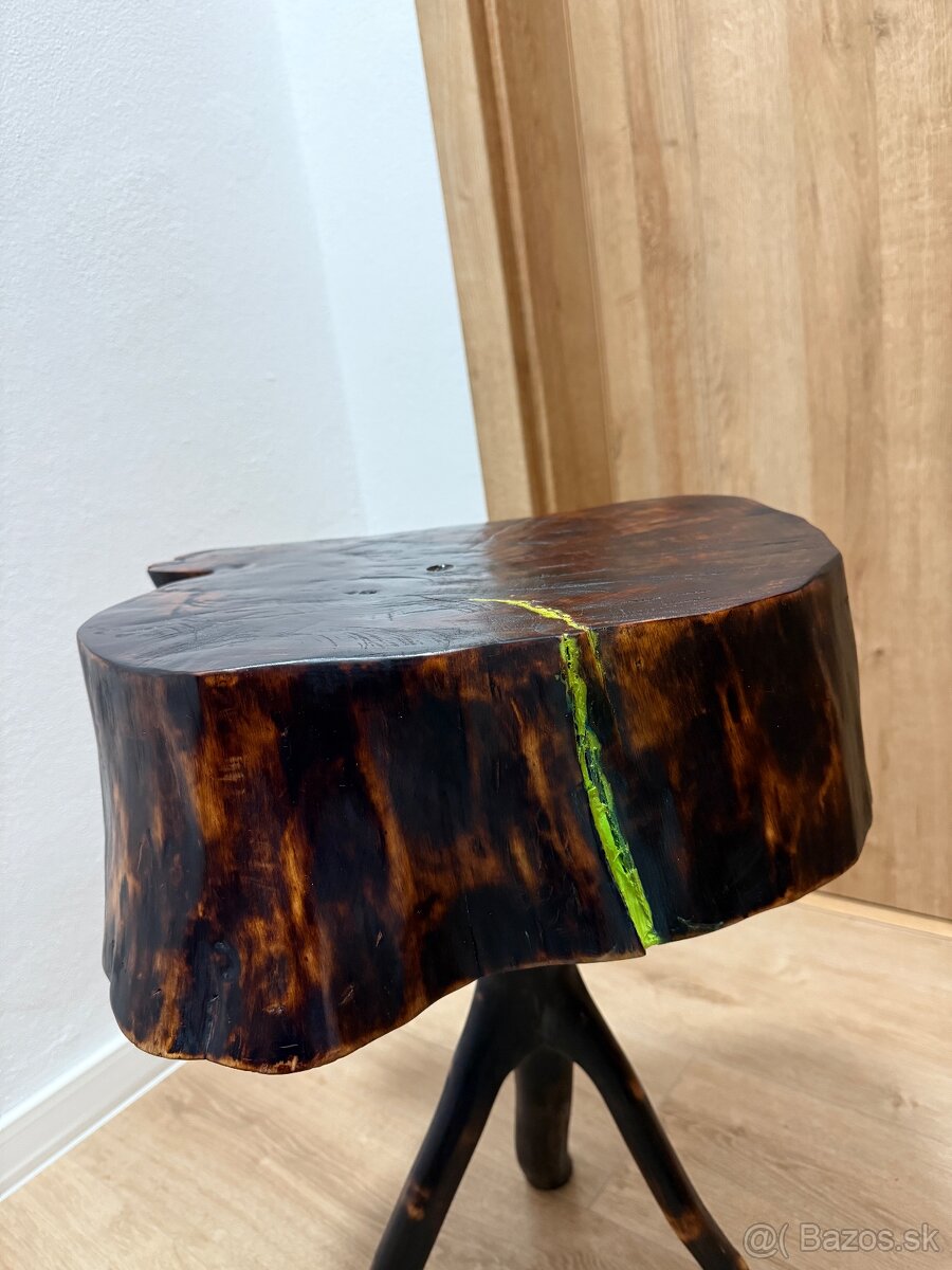 Dizajnový stolík z orechového masívu - 3