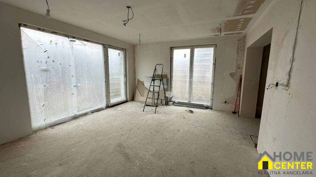 PREDAJ : RODINNÝ DOM, KOMÁRNO - NOVÁ STRÁŹ - 3