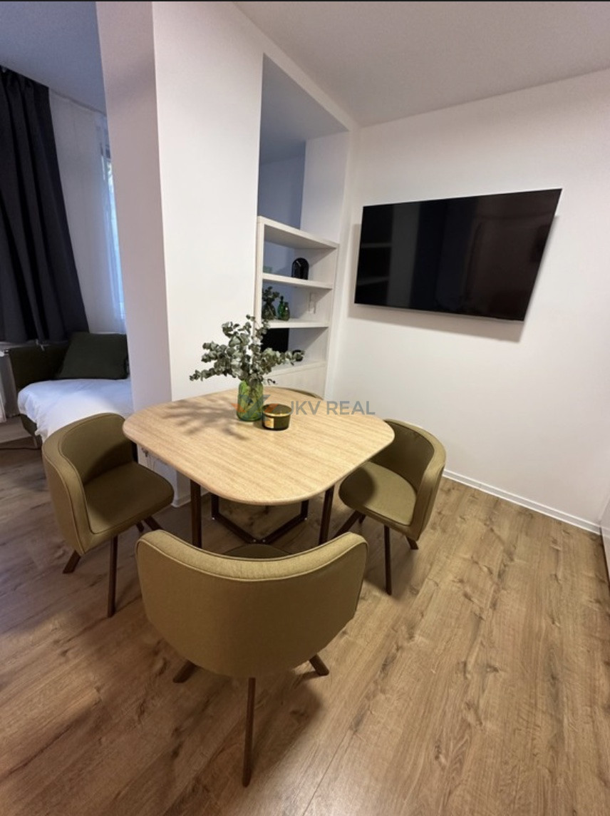 Garsónka v mestskej vile s komunitnou záhradou a s bazénom - 3