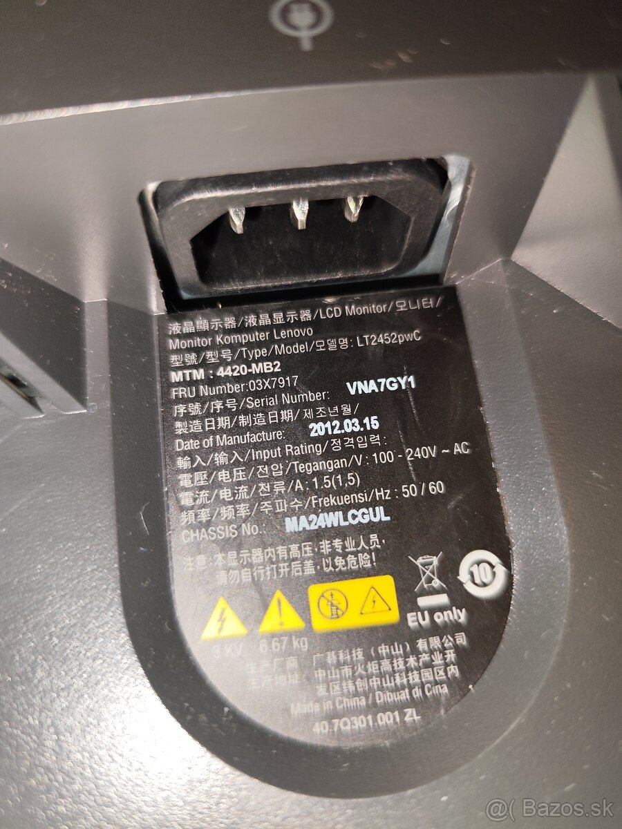 3× Lenovo ThinkVision 22"a 24" LED LCD monitory - 3