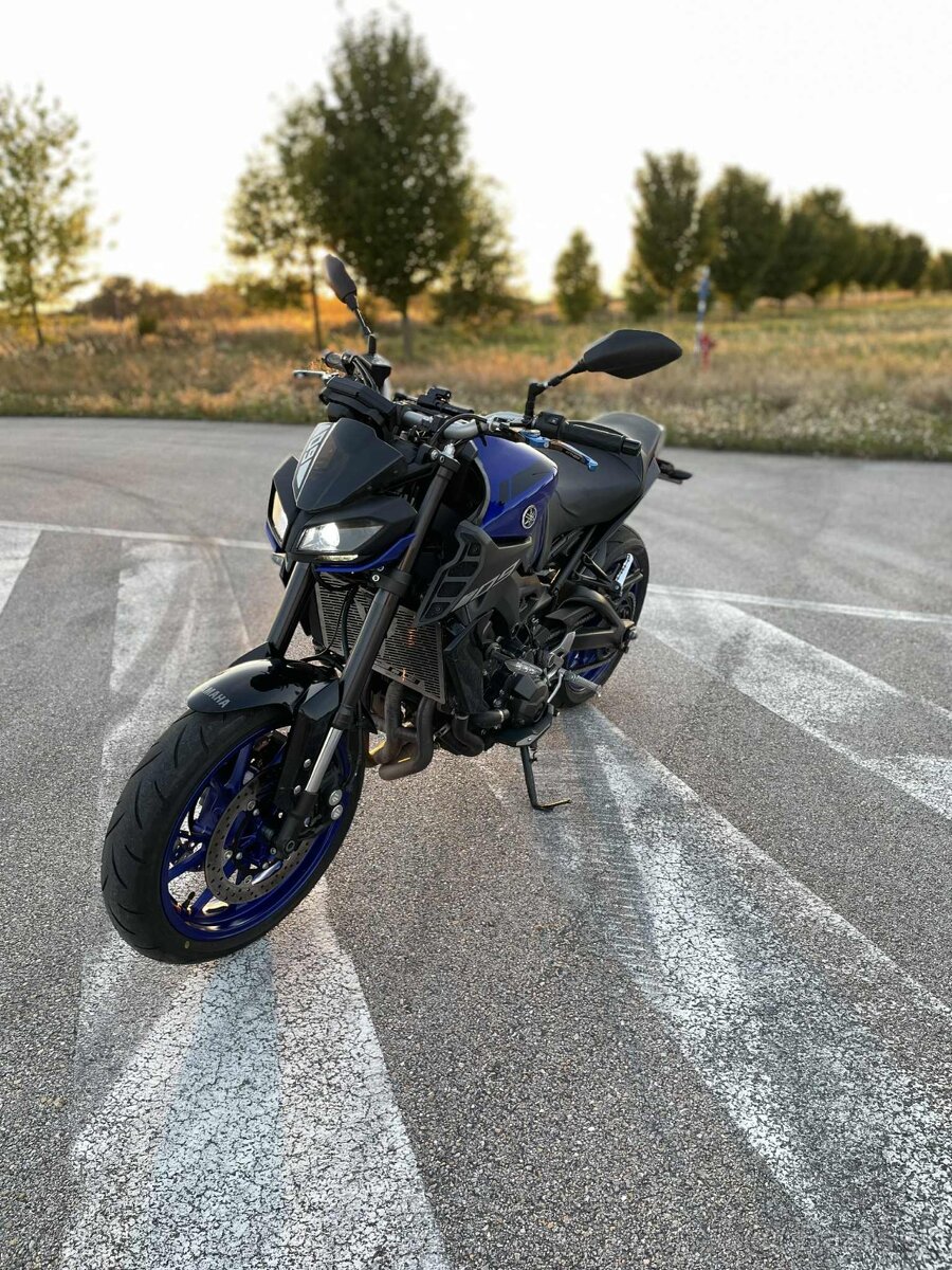 YAMAHA MT-09 AKRAPOVIC - 3