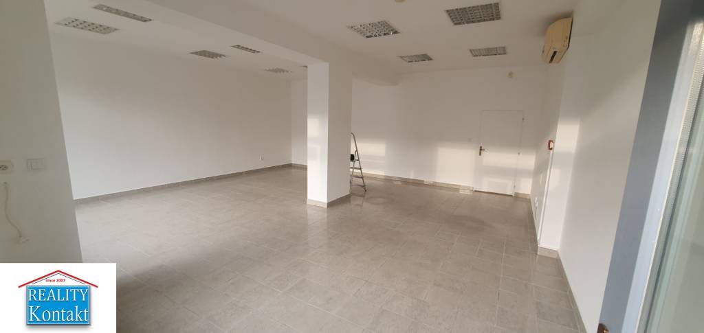 Obchodný priestor - širšie CENTRUM prenájom 70m2 Nové Zámky - 3