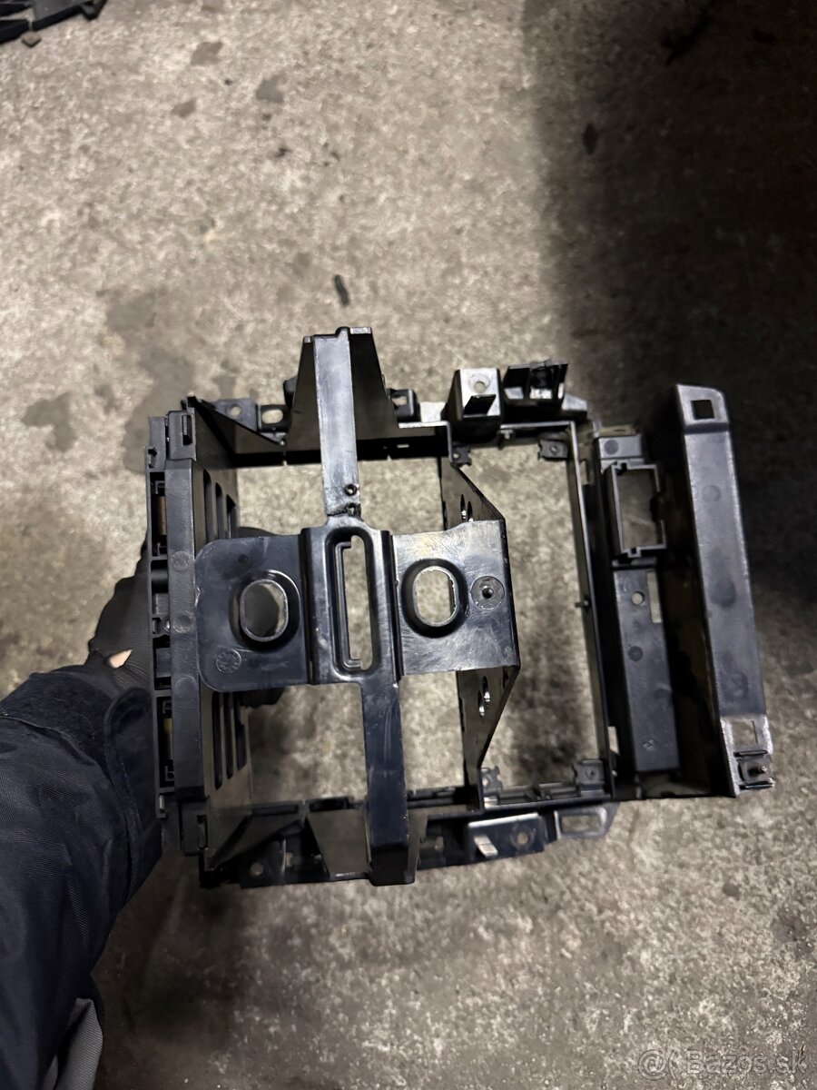 Držiak nápojov golf 4 - 3