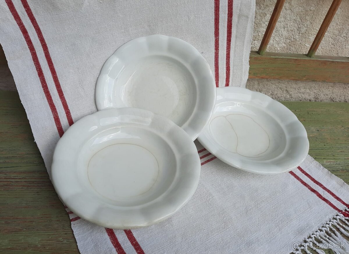 Biele hrubostenné taniere, nástenka - 3