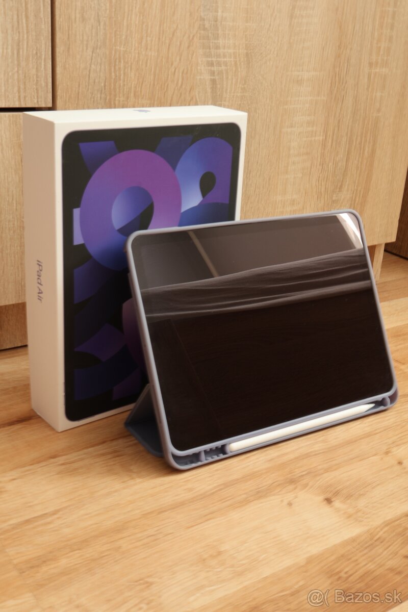 Apple iPad Air (2022) - 3