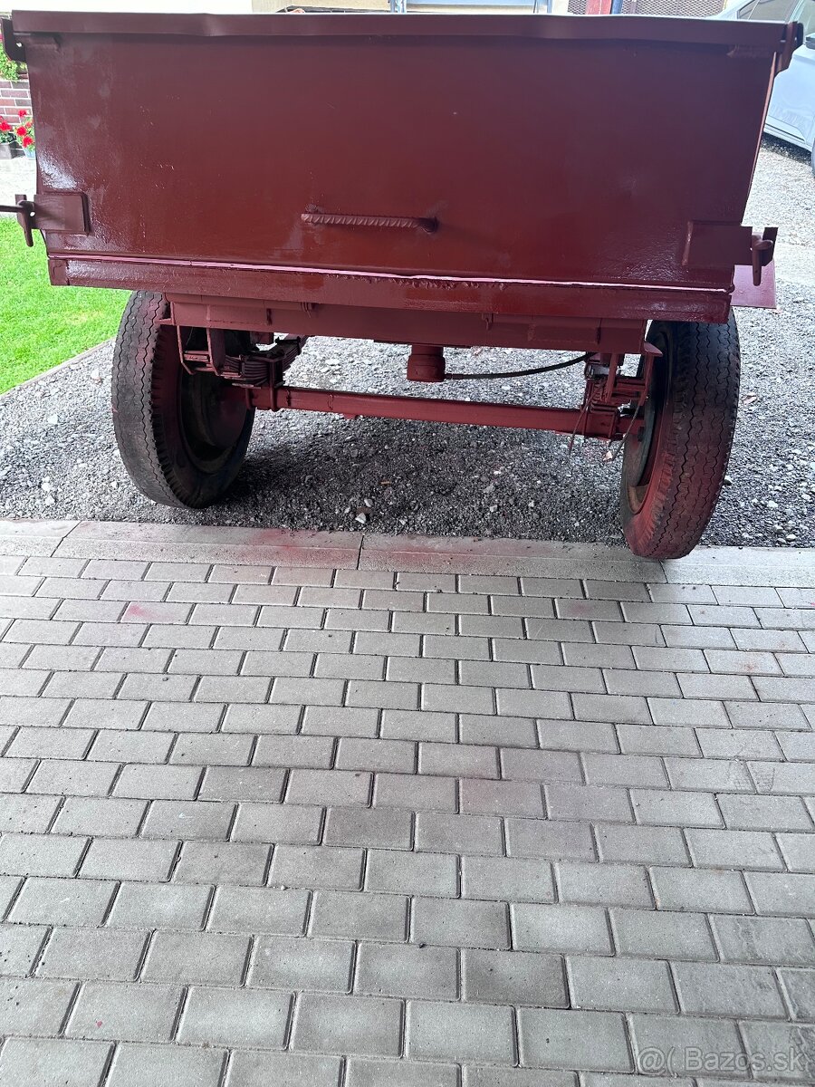 Vyklapacia vlečka za traktor - 3
