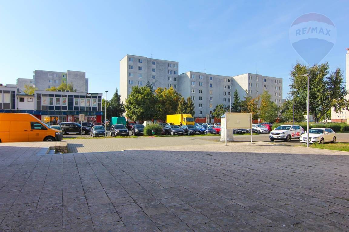 Na prenájom obchodné priestory 460 m2 na prízemí, Laborecká - 3