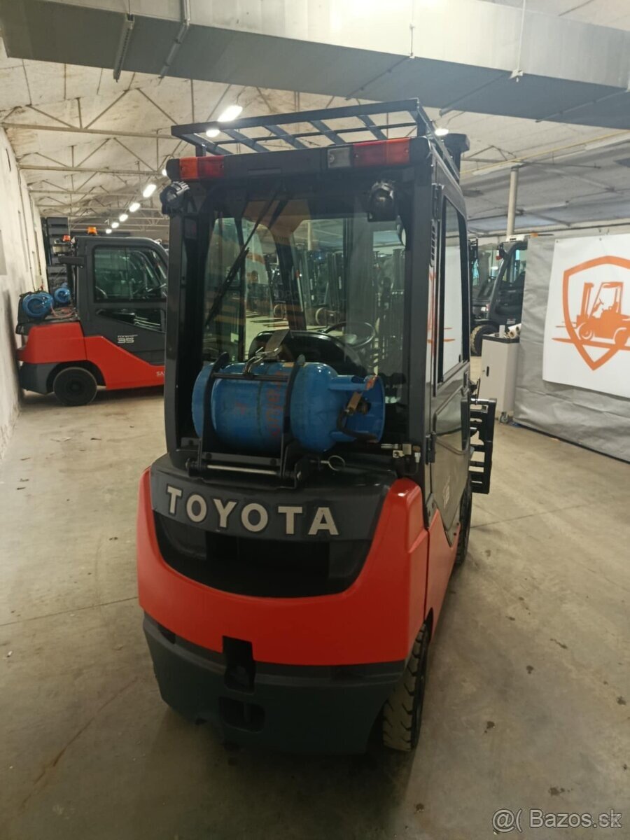 Čelni vozík Toyota 02-8FGF18 s Dvouvidlice - 3