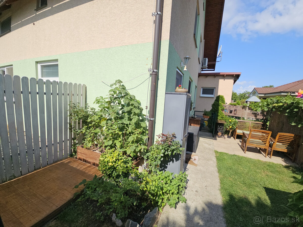 3 izbový mezonetový byt v RD s predzáhradkou a parkovacím mi - 3