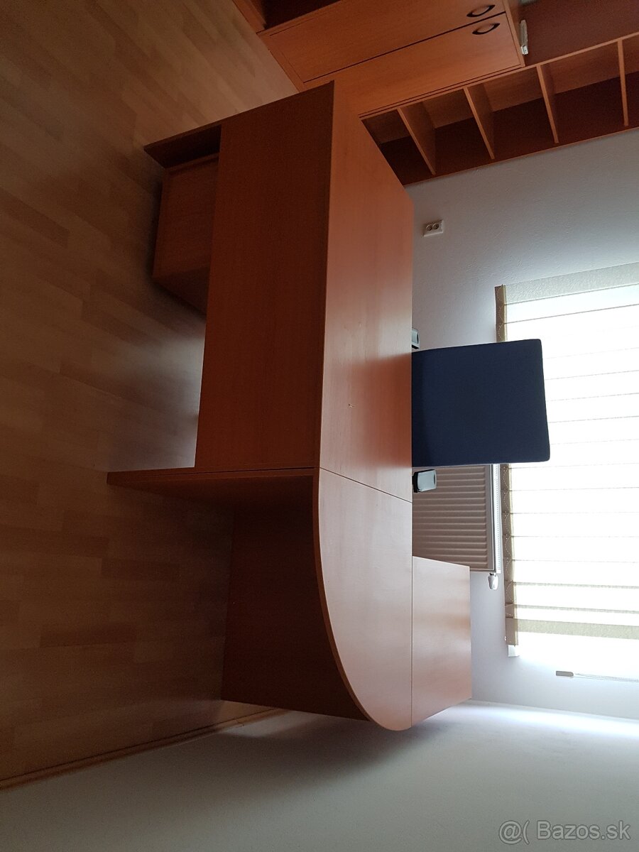 predam konferencny stol.plechovu skrinu - 3