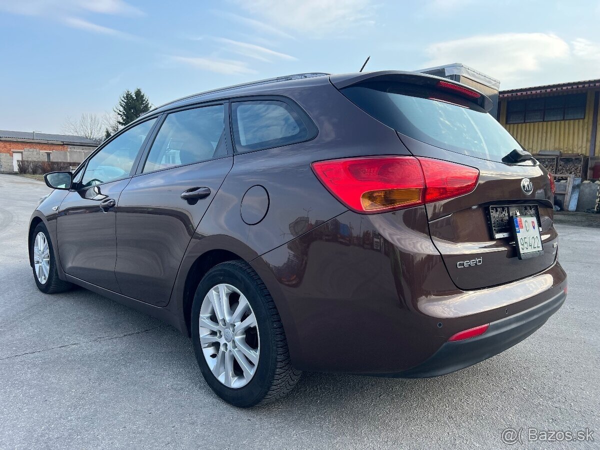 PREDÁM KIA CEED 1,6CRDi 94kW 16V Combi dovoz DE - 3
