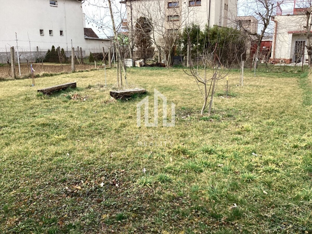 VÝHODNÁ CENA 4-izbový tehlový RD s krásnym pozemkom - 3