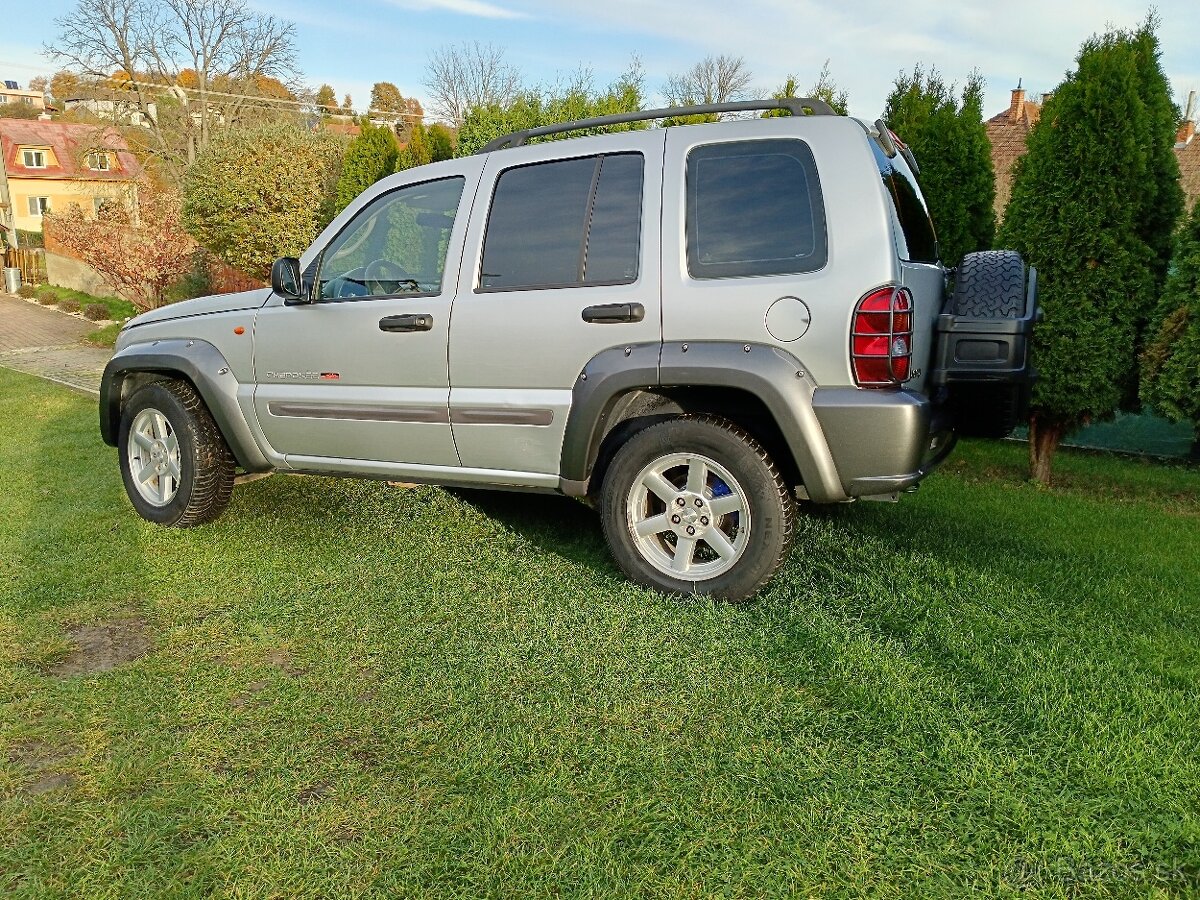 Jeep cherokee kj 2,5 105kw 5st manuál 4x4 - 3